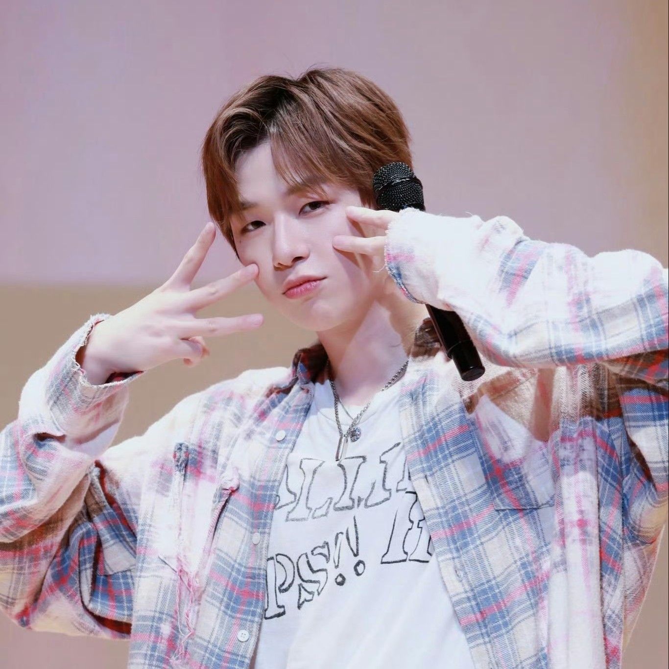 Behind-the-scenes cut of Kang Daniel