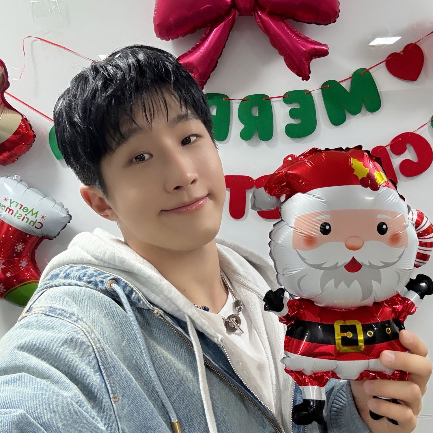 Latest photo of Jinjin (ASTRO)