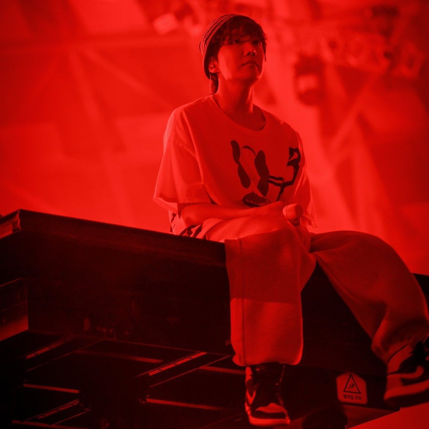 Hot post catching attention from 제이홉 (방탄소년단)'s fandom