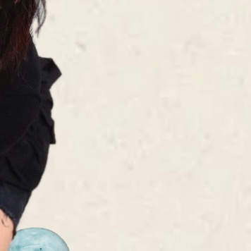 Behind-the-scenes cut of Monday (Weeekly)