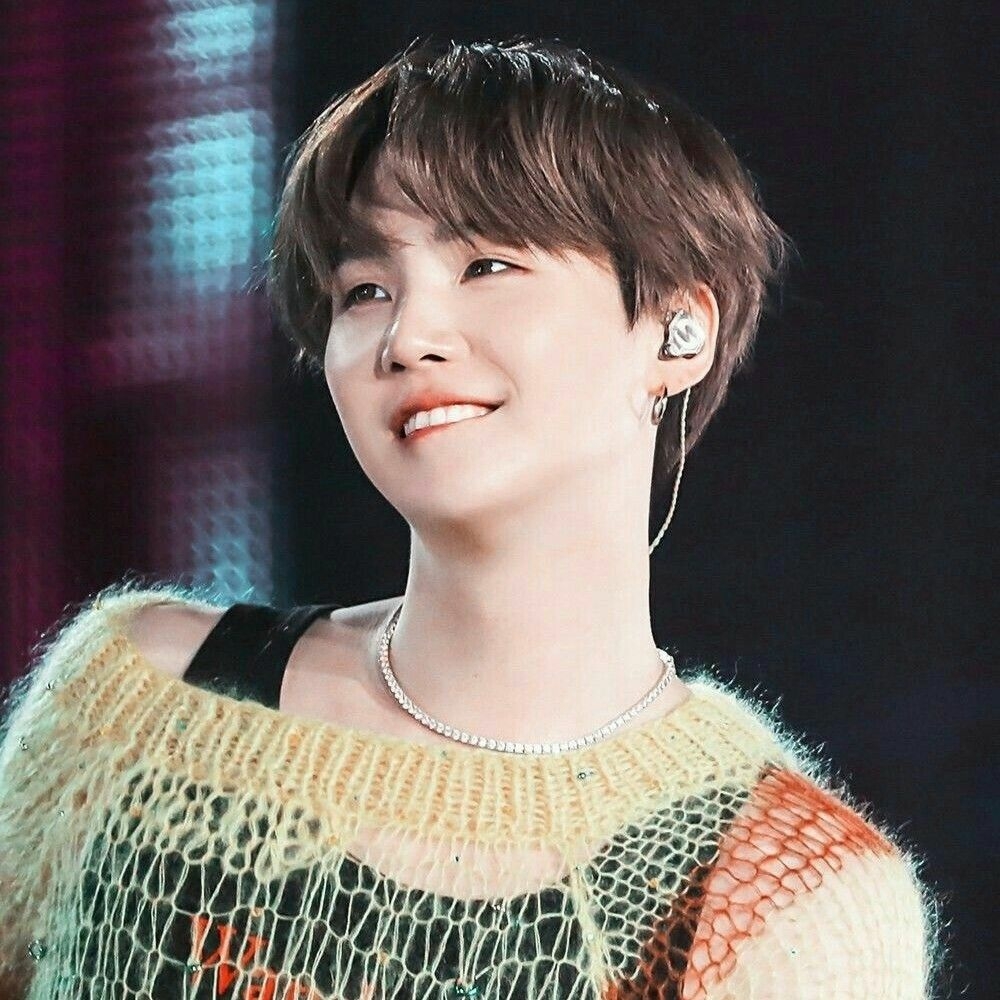 Foto aktivitas terbaru SUGA (BTS)