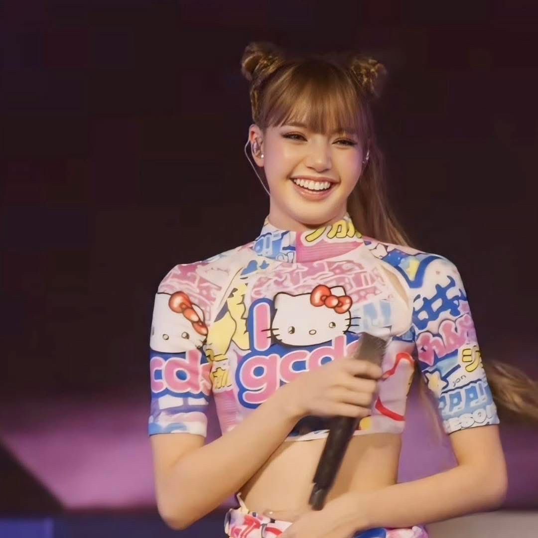 Lisa 粉絲於 4月15日 分享的照片 │ BLACKPINK Lisa 社群 │ 韓愛豆
