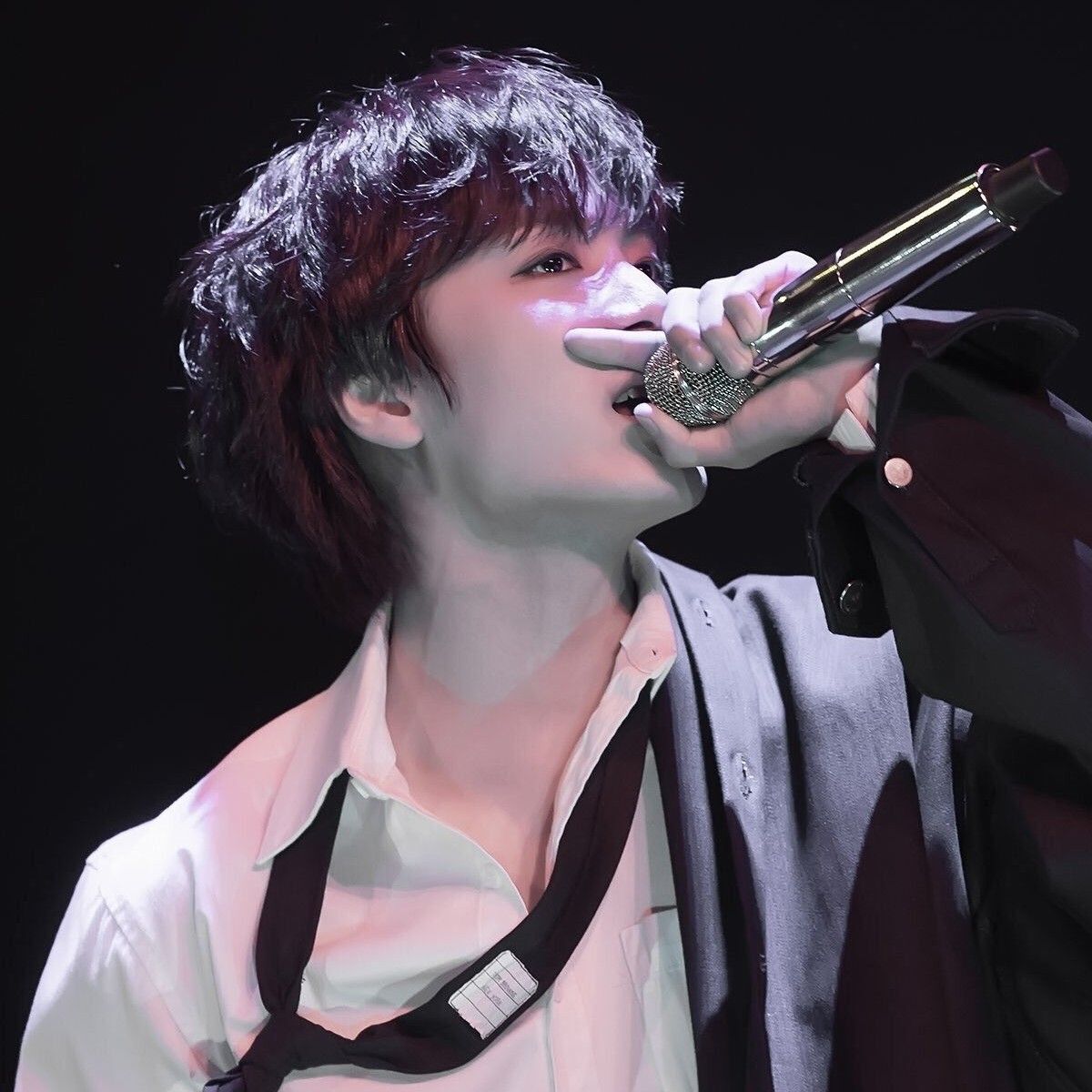 A moment captured by Kim Jonghyeon's fan