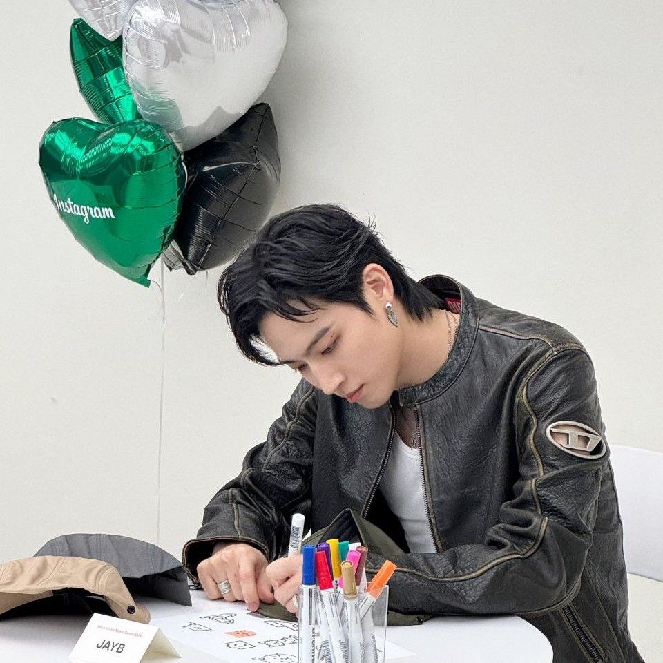 A moment captured by JAY B (GOT7)'s fan