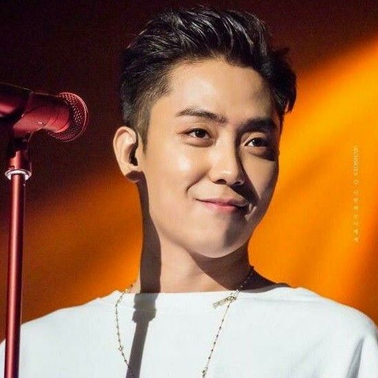Recent activity shot of Eun Jiwon (SECHSKIES)