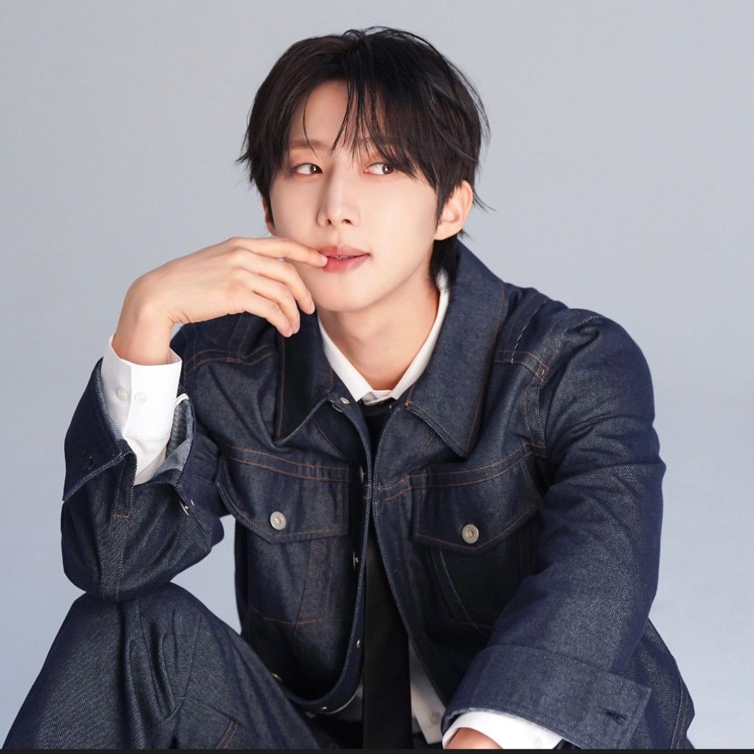 Recent activity shot of Hui (PENTAGON)