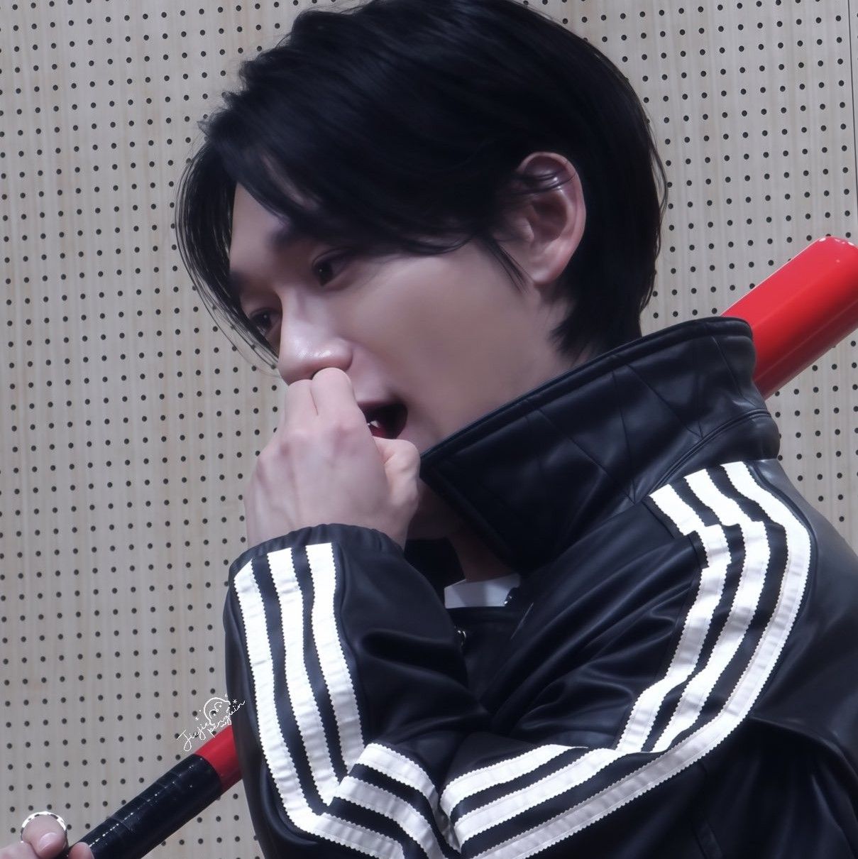 첸 (EXO)의 비하인드 컷