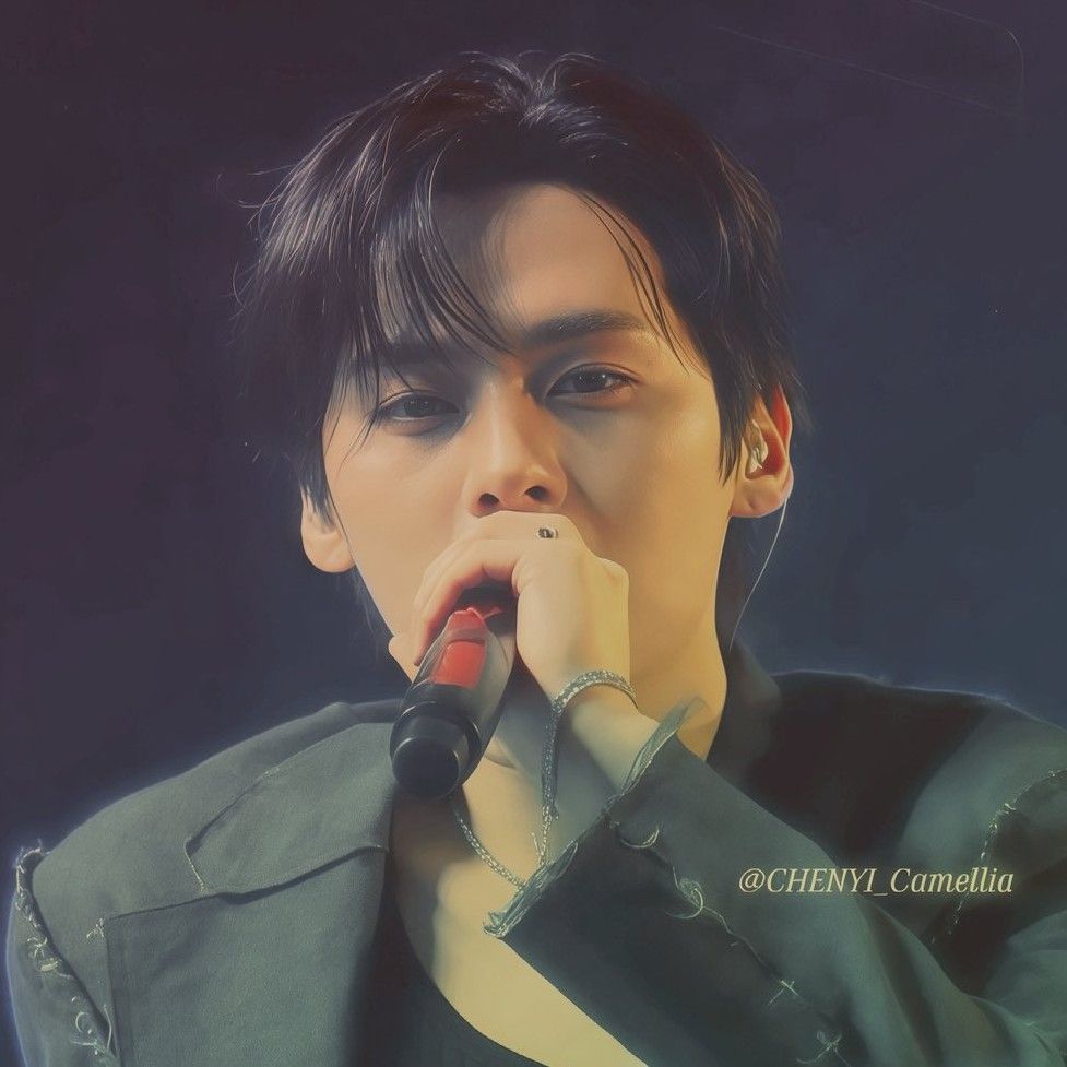 Recent activity shot of Lee Know (Stray Kids)