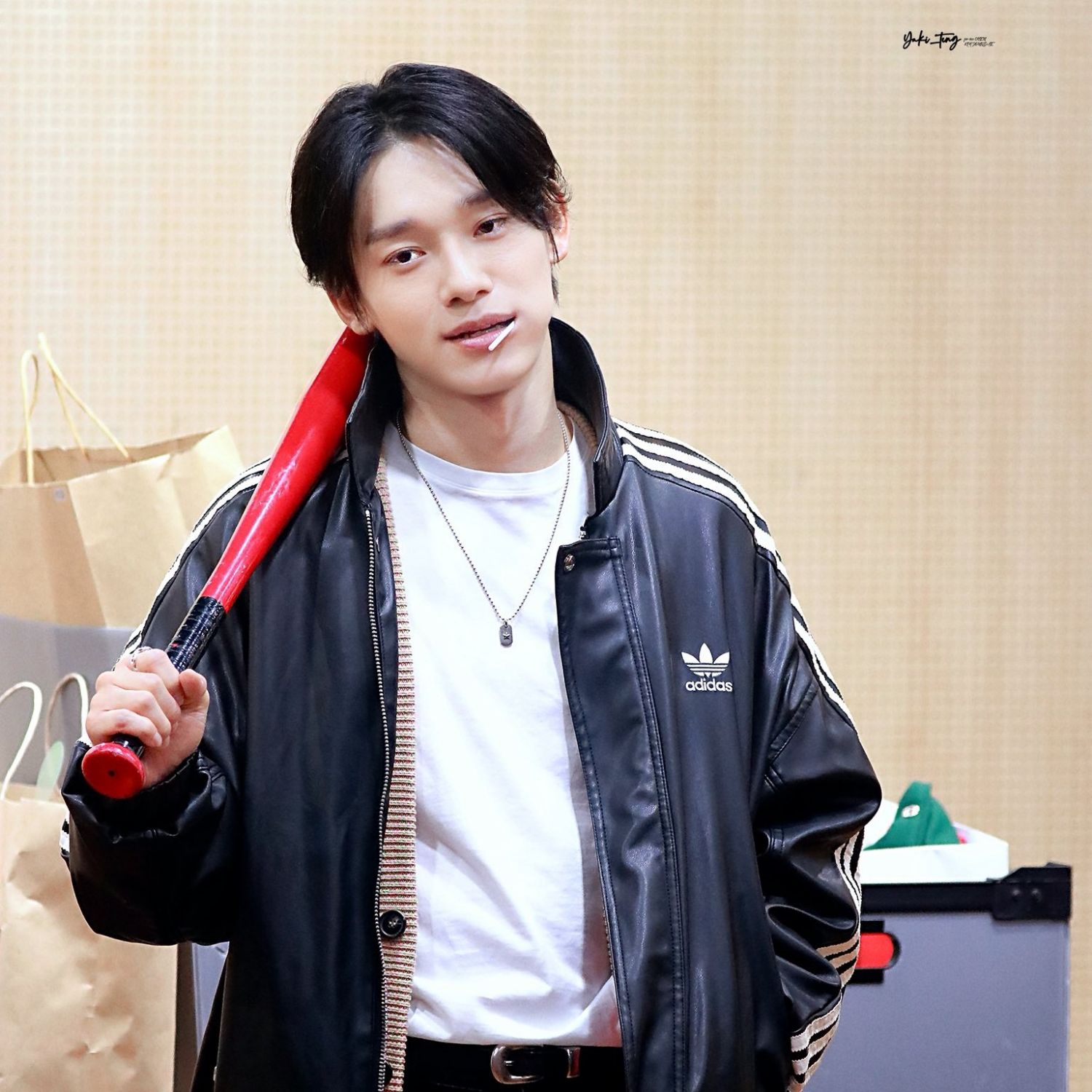 Behind-the-scenes cut of Chen (EXO)