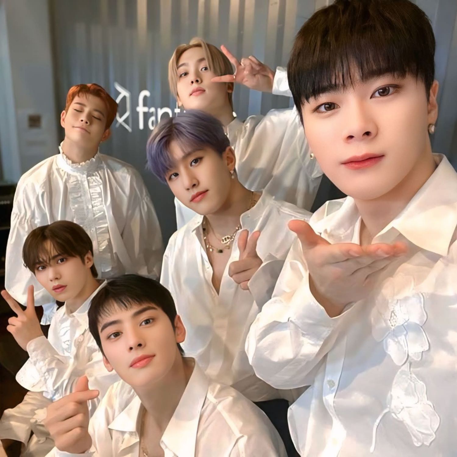 아스트로 최근 활동샷