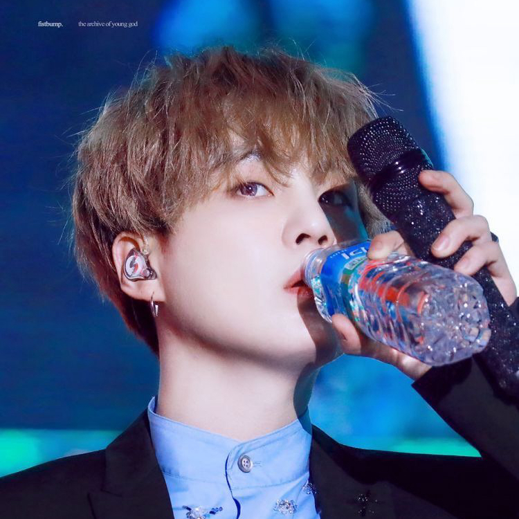 SUGA (防弹少年团)的最新活动照片