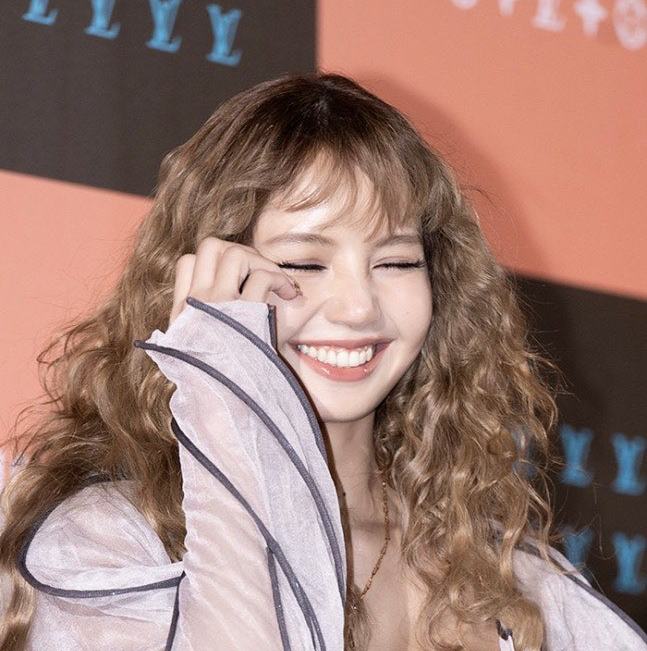 리사 (BLACKPINK)의 비하인드 컷