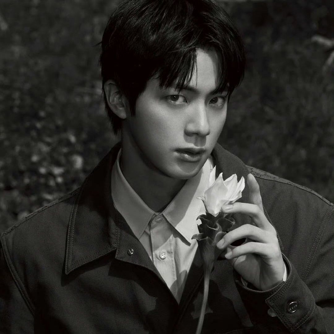 Foto aktivitas terbaru Jin (BTS)