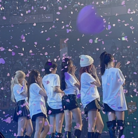 A moment captured by IVE's fan