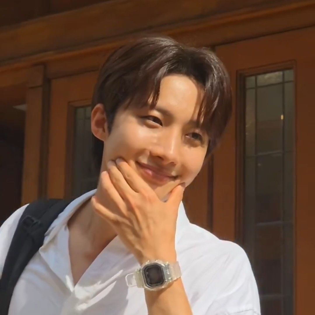 Recent activity shot of Hui (PENTAGON)