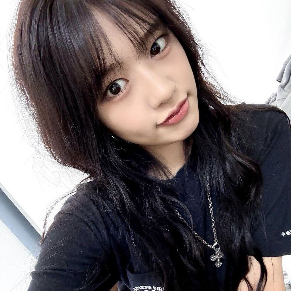 Recent activity shot of An Yujin (IVE)