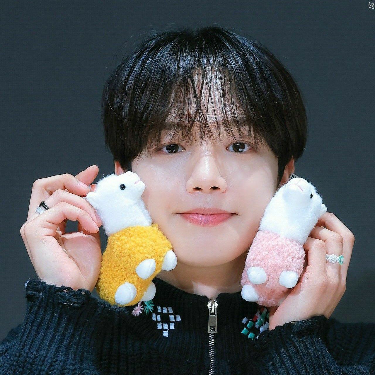 Behind-the-scenes cut of Lim Youngmin