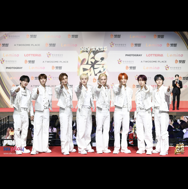 Stray Kids의 최신 사진