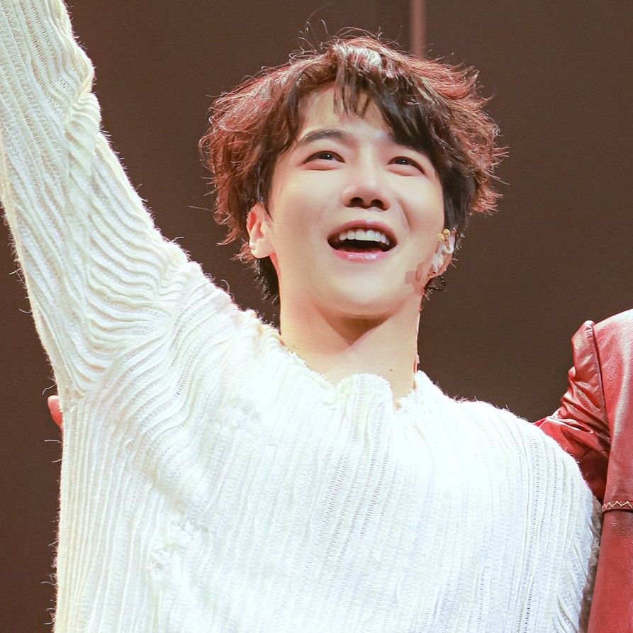 珍虎 (PENTAGON)粉丝拍下的瞬间