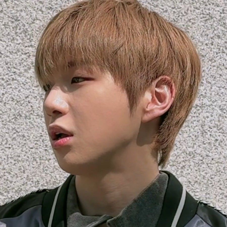 Behind-the-scenes cut of Kang Daniel