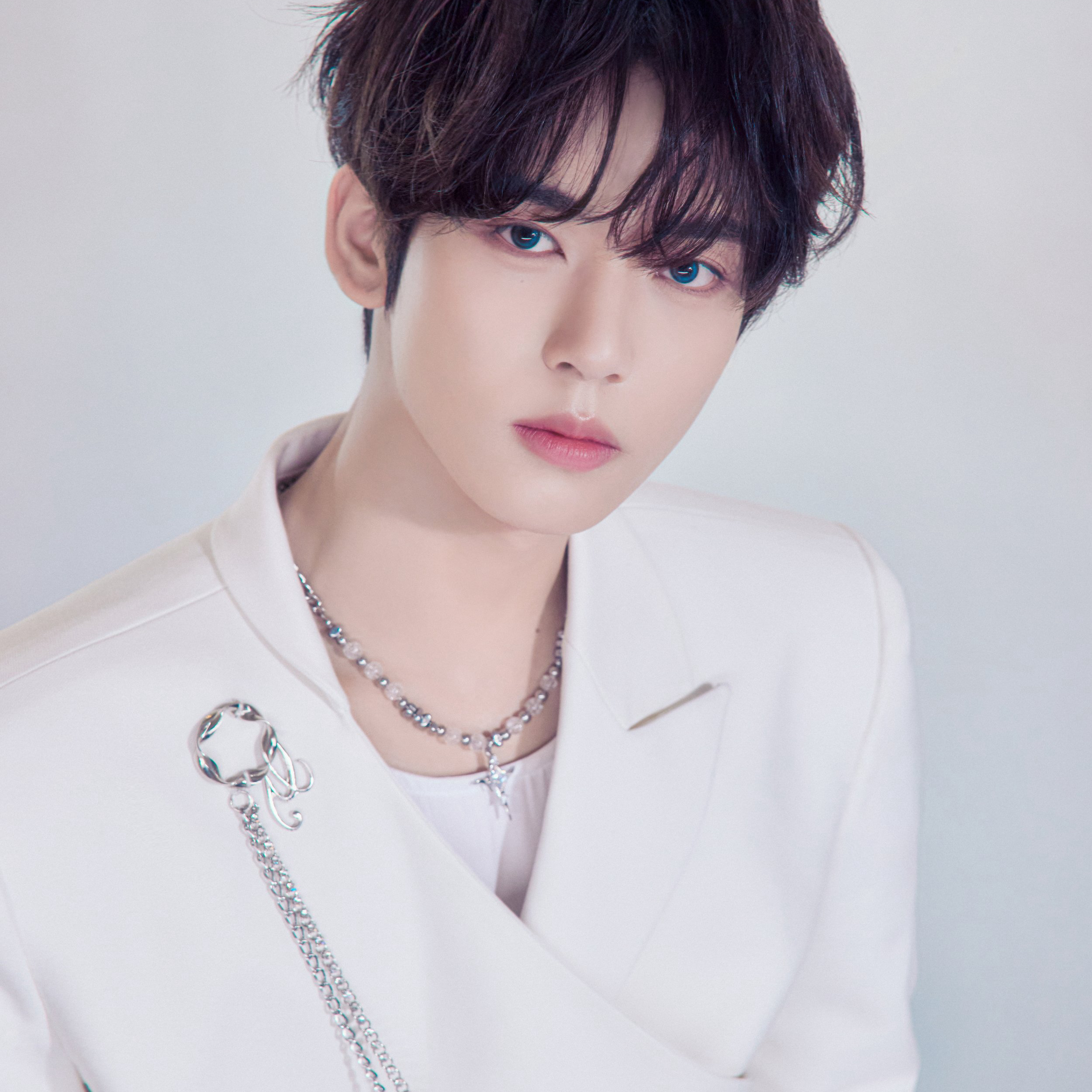 Recent activity shot of Han Yujin (ZEROBASEONE)