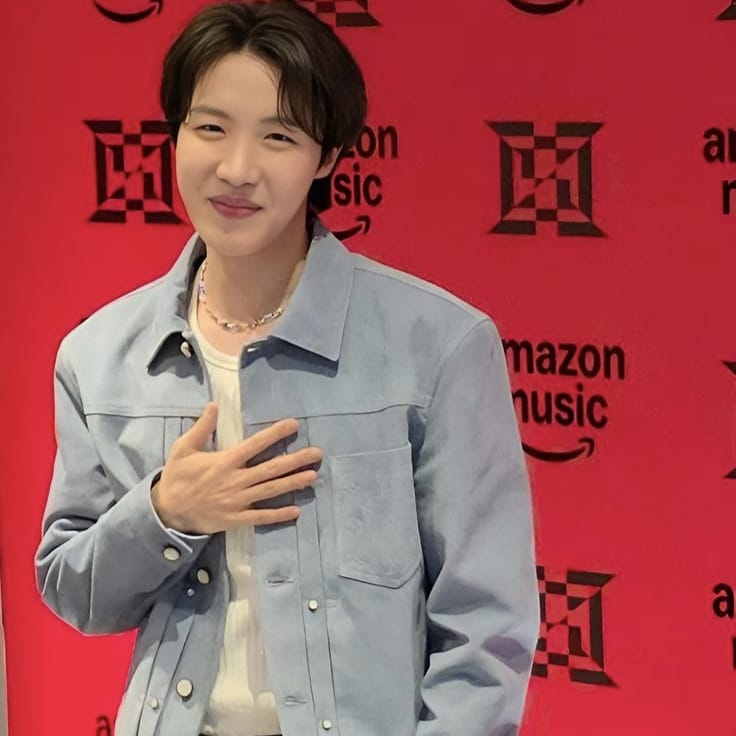 제이홉 (방탄소년단)의 최신 사진