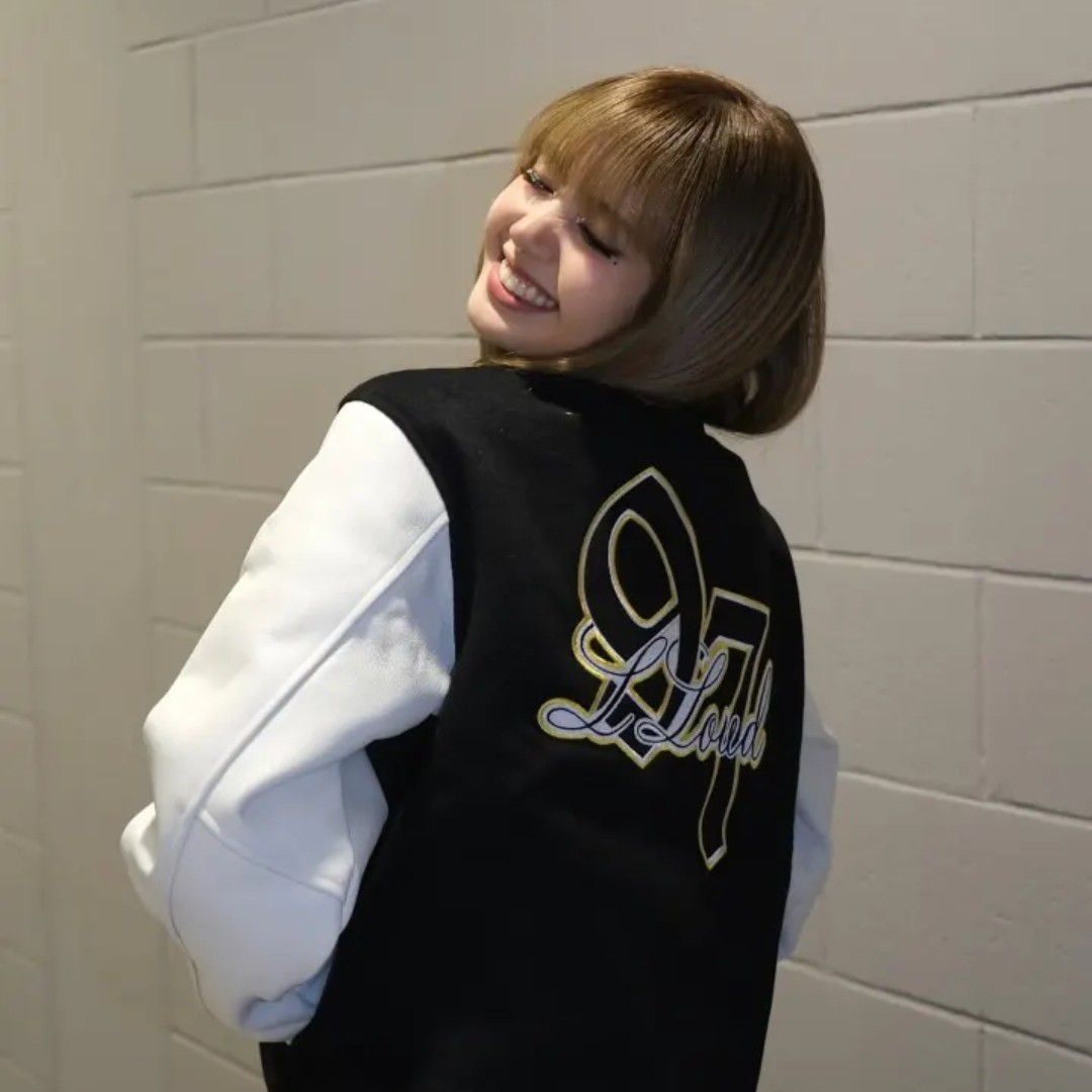 Momen yang diabadikan oleh penggemar Lisa (BLACKPINK)