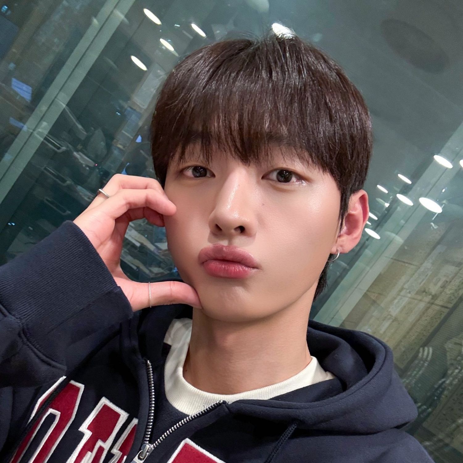 Behind-the-scenes cut of Yoon Jisung