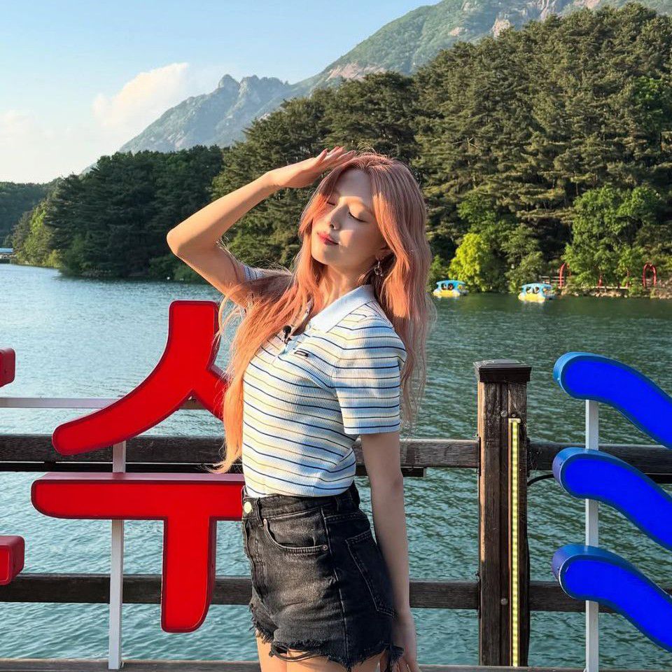 Behind-the-scenes cut of Yuna (ITZY)