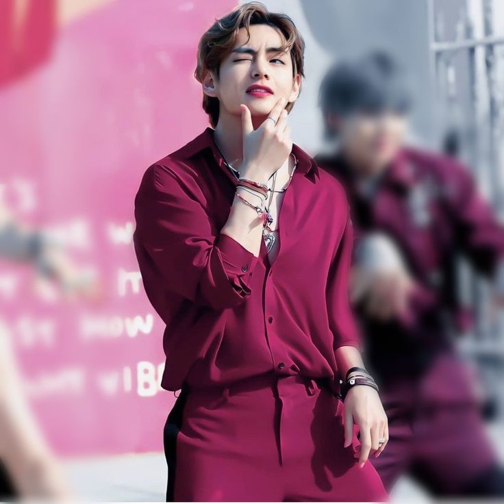 Behind-the-scenes cut of V (BTS)