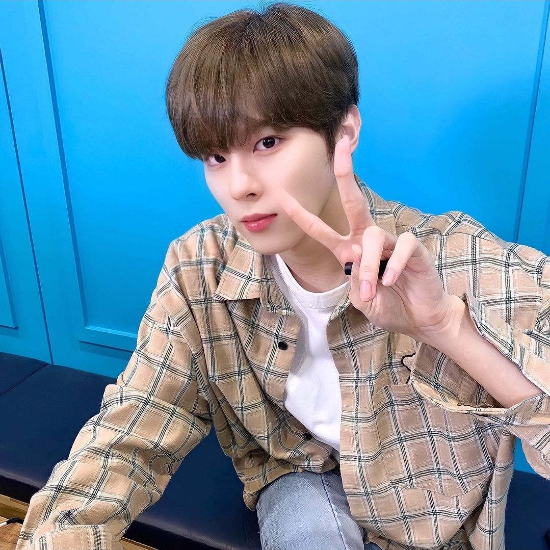 Recent activity shot of Kim Wooseok