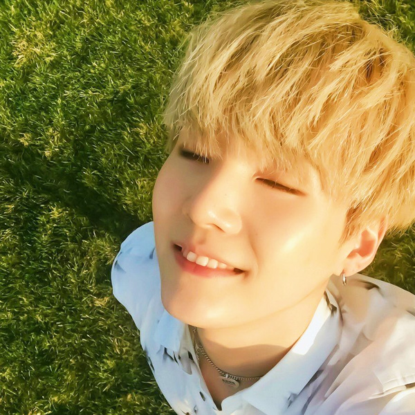 Behind-the-scenes cut of SUGA (BTS)
