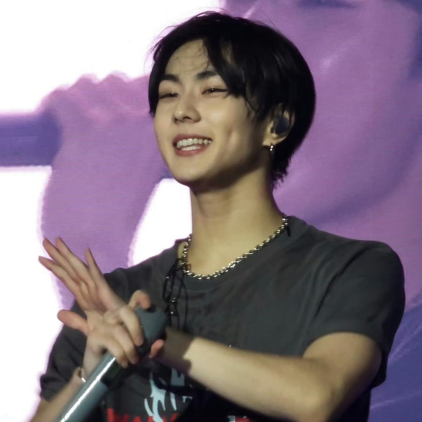 Latest photo of Jungwon (ENHYPEN)