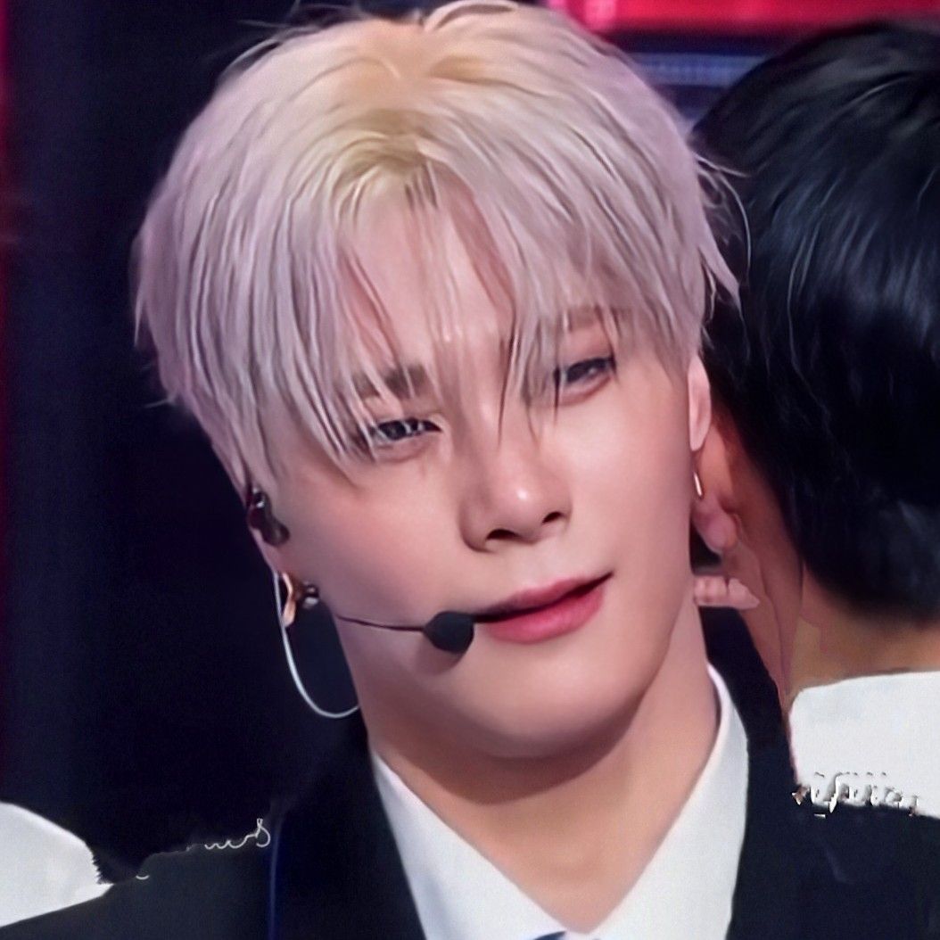 A moment captured by Moonbin (ASTRO)'s fan