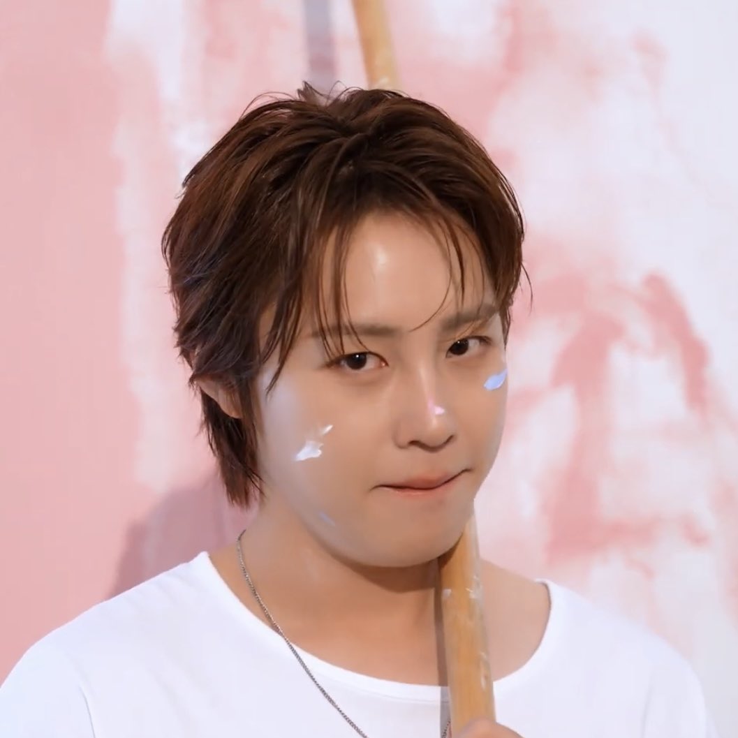 A moment captured by Ha Sungwoon's fan