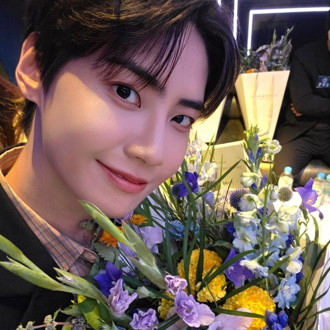 A moment captured by Lee Jinhyuk's fan