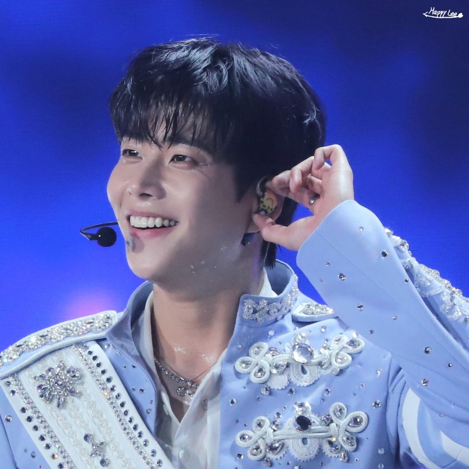A moment captured by MJ (ASTRO)'s fan