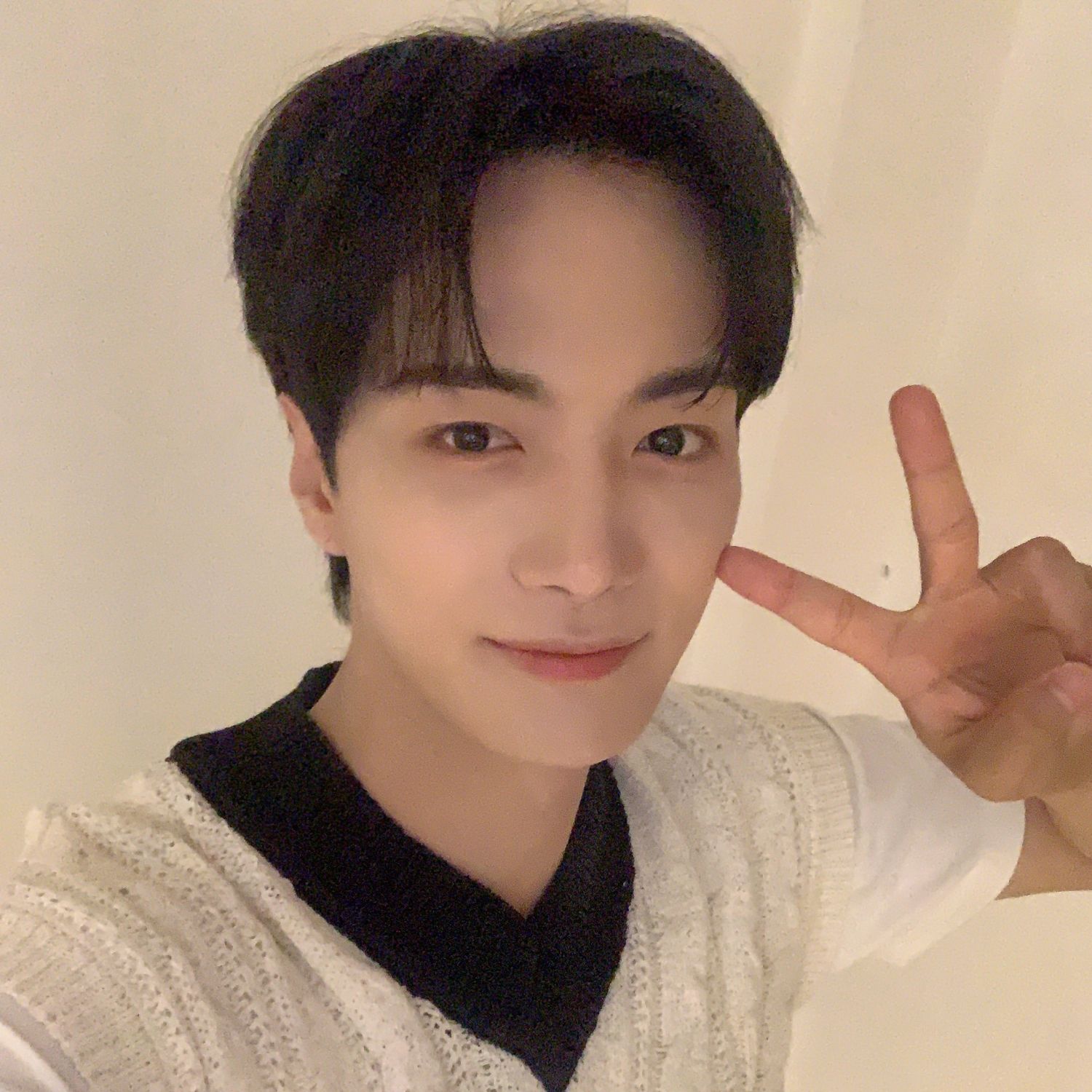 A moment captured by Kim Jonghyeon's fan