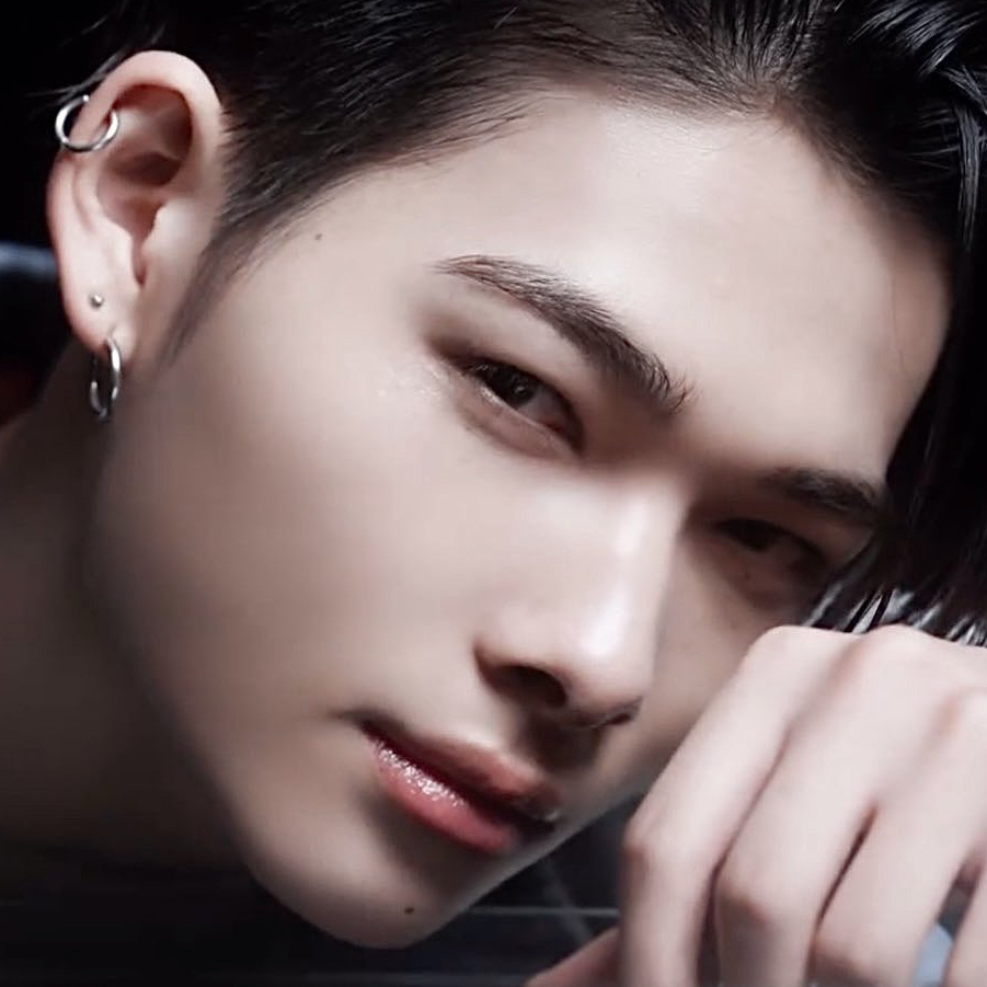 Recent activity shot of NI-KI (ENHYPEN)