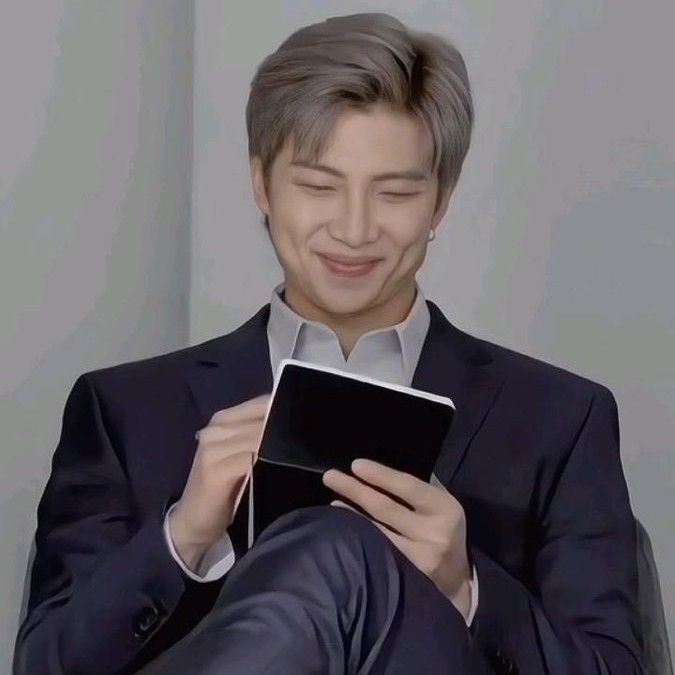 Momen yang diabadikan oleh penggemar RM (BTS)