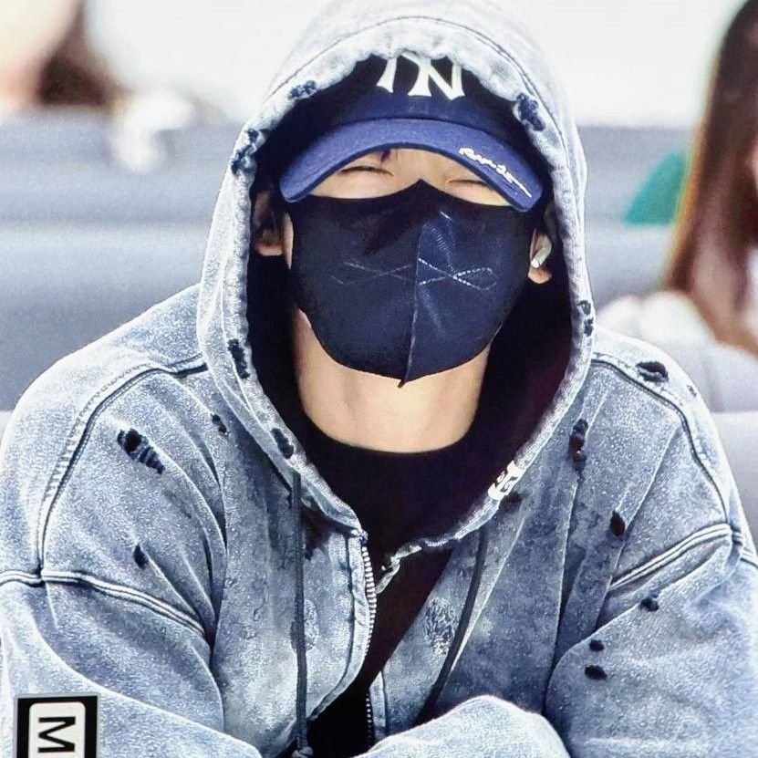 Foto aktivitas terbaru Jungkook (BTS)