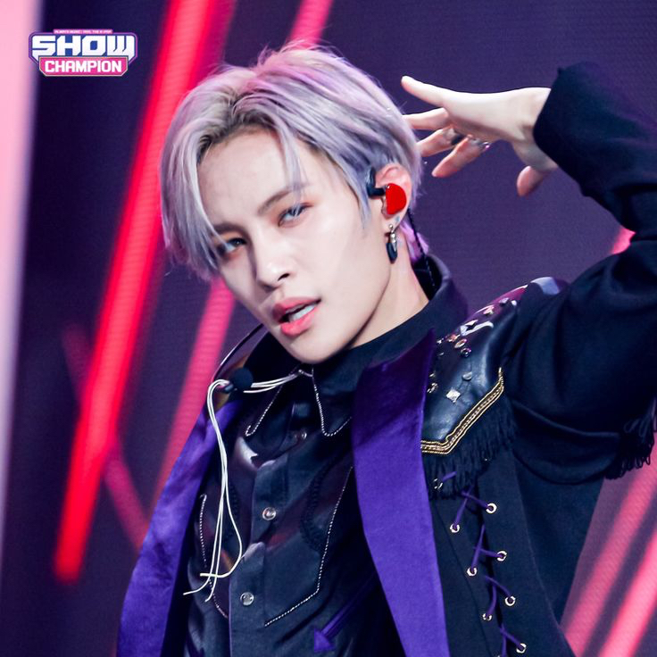 Latest photo of YANGYANG (WayV)