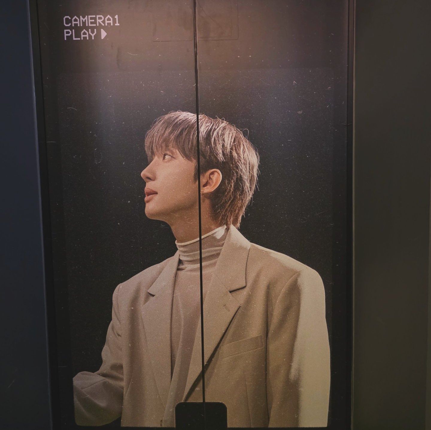 A moment captured by Hui (PENTAGON)'s fan