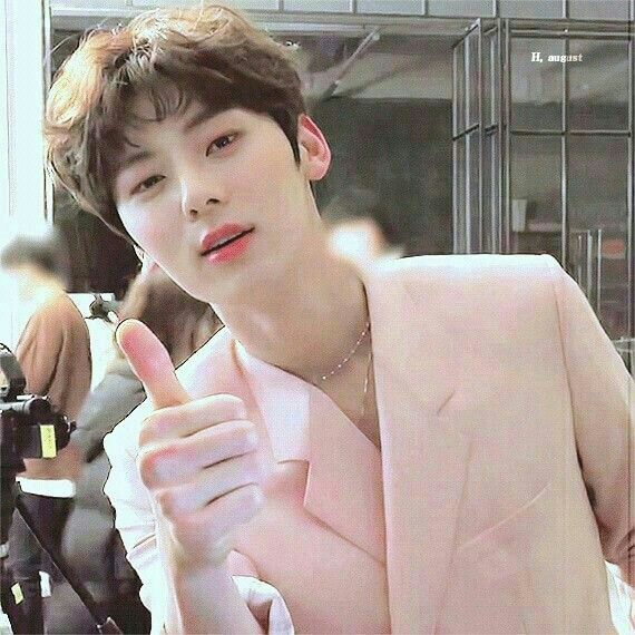 황민현 최근 활동샷