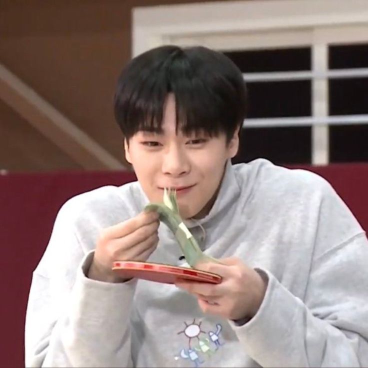 Latest photo of Moonbin (ASTRO)