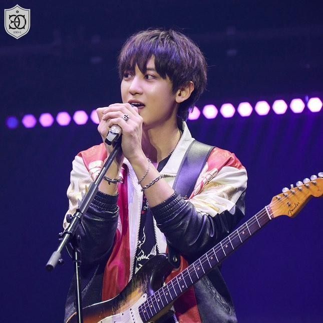 Recent activity shot of Chanyeol (EXO)
