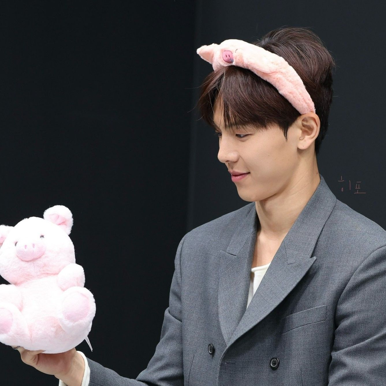 Shownu (MONSTA X)的最新活動照片