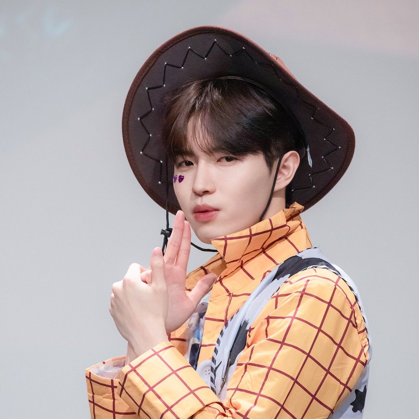 Potret di balik layar Kim Jaehwan