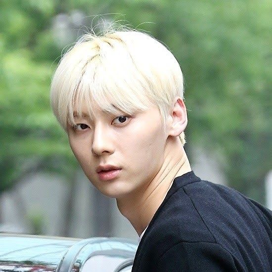 Behind-the-scenes cut of Hwang Minhyun