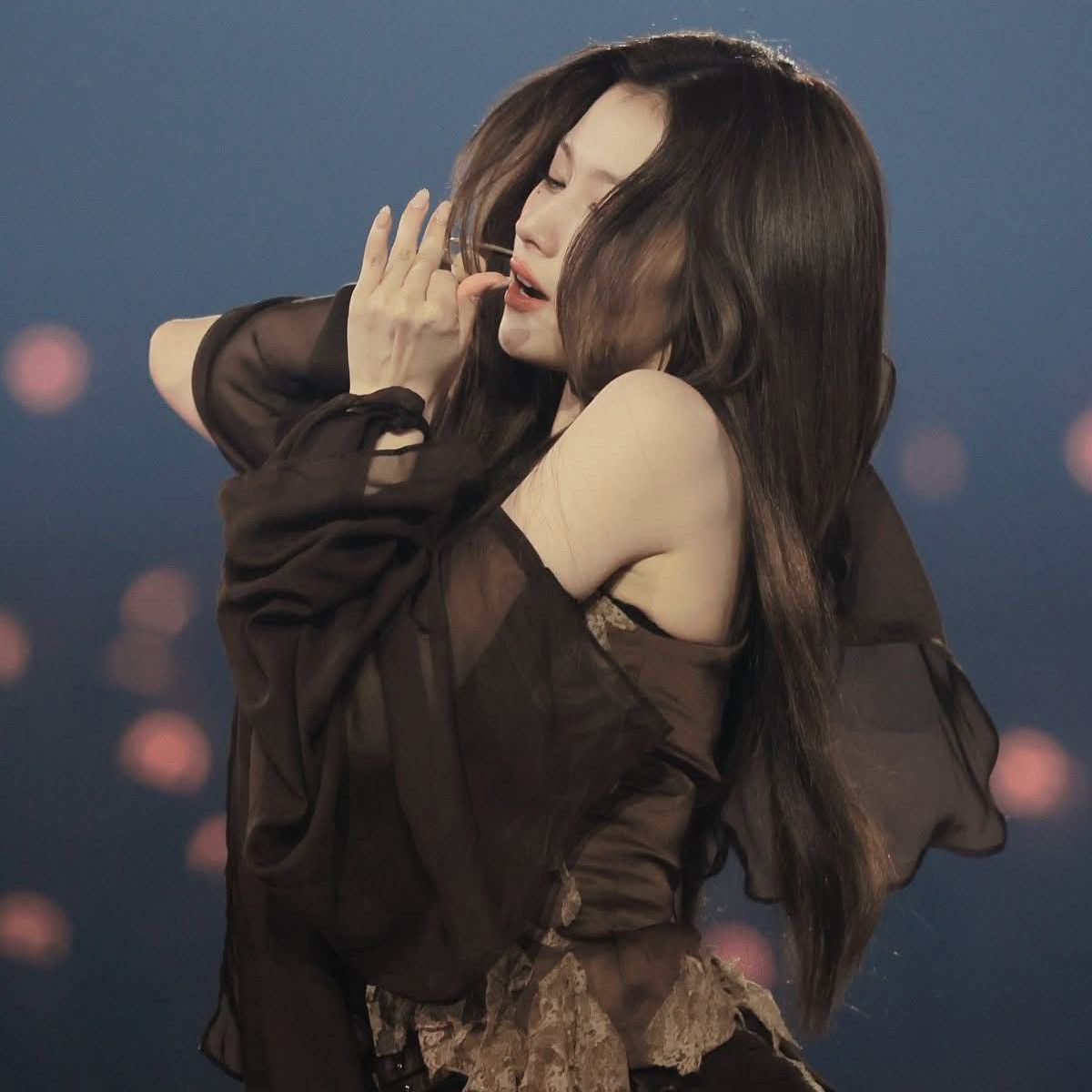 Sana (TWICE)的最新活動照片